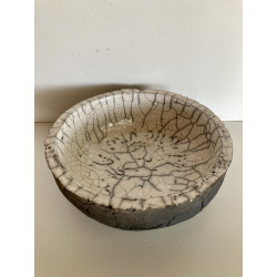 Objet d'art décoratif pour cette coupe raku en pièce unique