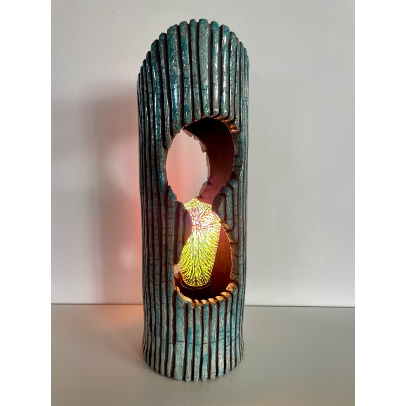 Artisanat Français et pièce unique pour cette lampe décorative en Raku