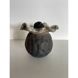 Boîte raku avec son couvercle en forme de fleur tellement originale !
