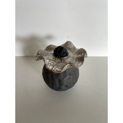 Boîte raku avec son couvercle en forme de fleur tellement originale !