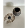 Boîte raku avec son couvercle en forme de fleur tellement originale !