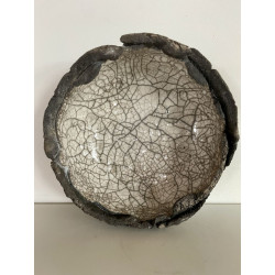 A beautiful decorative object for this truly original bowl or pouch.