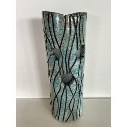 Beautiful raku cracks and a glossy glaze give it its elegance. A unique piece