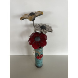 Vase avec ses trois fleurs colorées en céramique raku, déco assurée