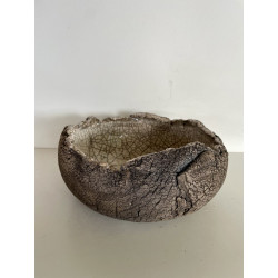 A beautiful decorative object for this truly original bowl or pouch.