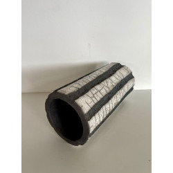 Vase Raku très contemporain avec ses lignes lave volcanique