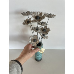 Décoration Originale avec ses petites fleurs en céramique Raku