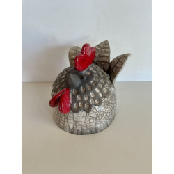 Trop mignonne cette boîte "Poule" en céramique raku, j'adore !
