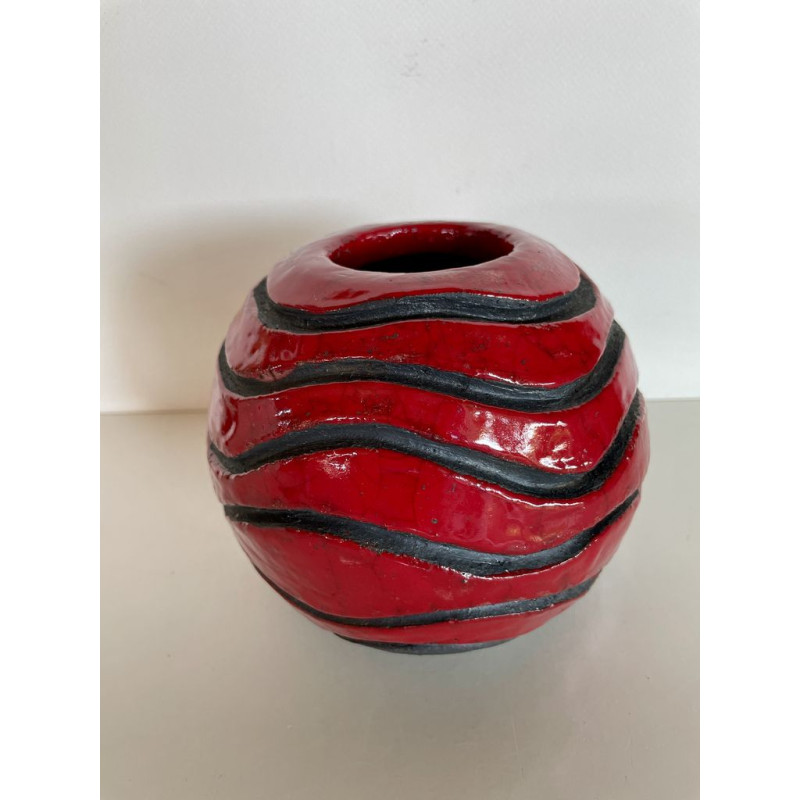 Vase original Boule rouge brillante et spirale en céramique Raku