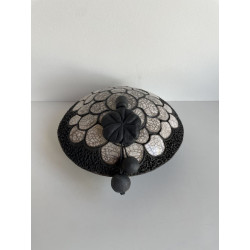 Artisanat d'art français pour cette boîte originale en céramique RAKU