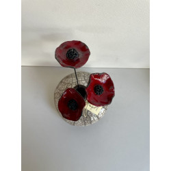 Esprit Zen pour cet ensemble  vase et fleurs en céramique Raku