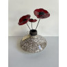 Esprit Zen pour cet ensemble  vase et fleurs en céramique Raku