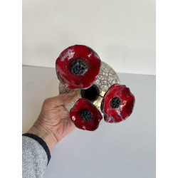 Esprit Zen pour cet ensemble  vase et fleurs en céramique Raku