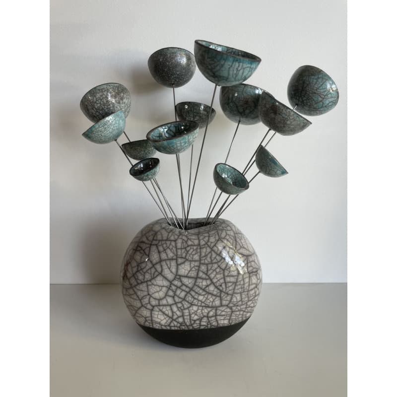 Vase Contemporain et ses Superbes Fleurs Céramique Raku — 1